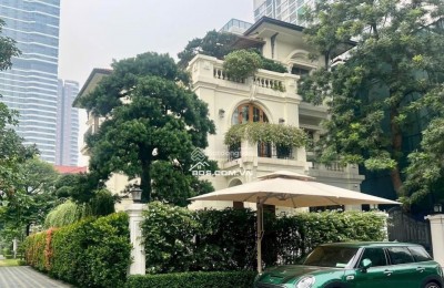 Bán biệt thự kdt Dịch Vọng gần công viên DT 300m2 giá siêu rẻ 91ty!